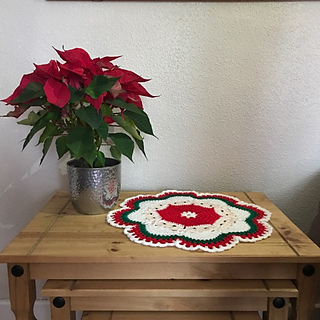 How To Do A ‘Santa’s around for Christmas’ Decorative Doily