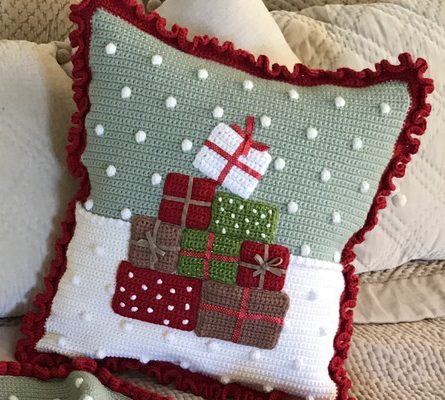 A Cosy Christmas Cushion Crochet