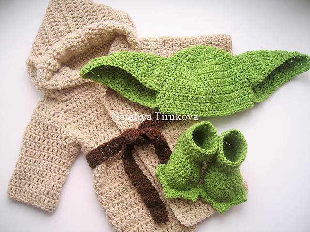 Baby Yoda Outfit – Crochet Pattern