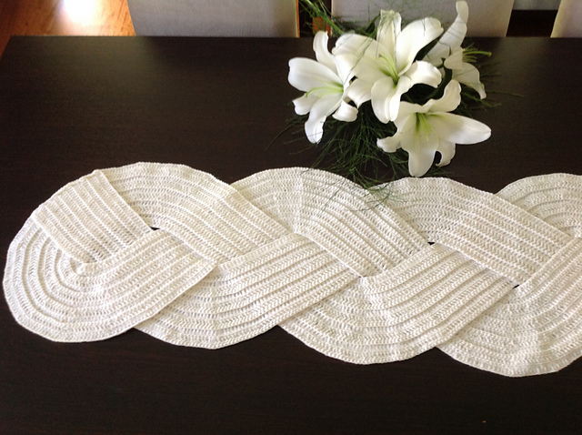 Modern Table Runner – Crochet Pattern