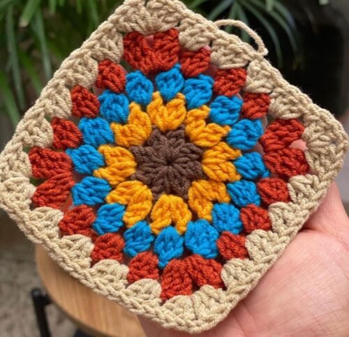 Grandma’s Sunburst Granny Square Crochet Pattern: A Creative Step-by-Step Guide